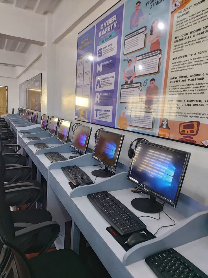 Computer Laboratory thumbnail 2