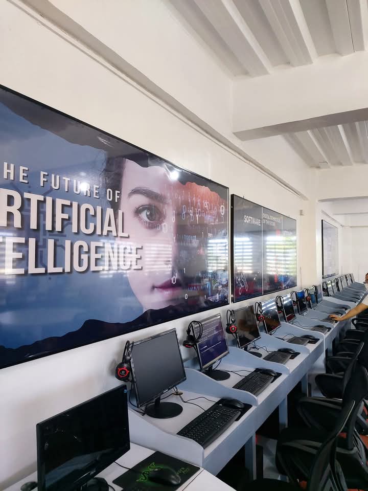 Computer Laboratory thumbnail 3